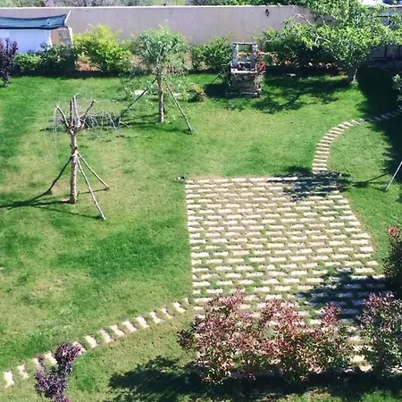 Bright In - 30 Sqm + Enclosed Garden アパート ガリポリ