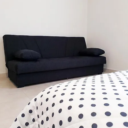 Bright In - 30 Sqm + Enclosed Garden Apartment