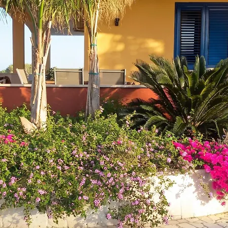 Apartment Bright In - 30 Sqm + Enclosed Garden Gallipoli